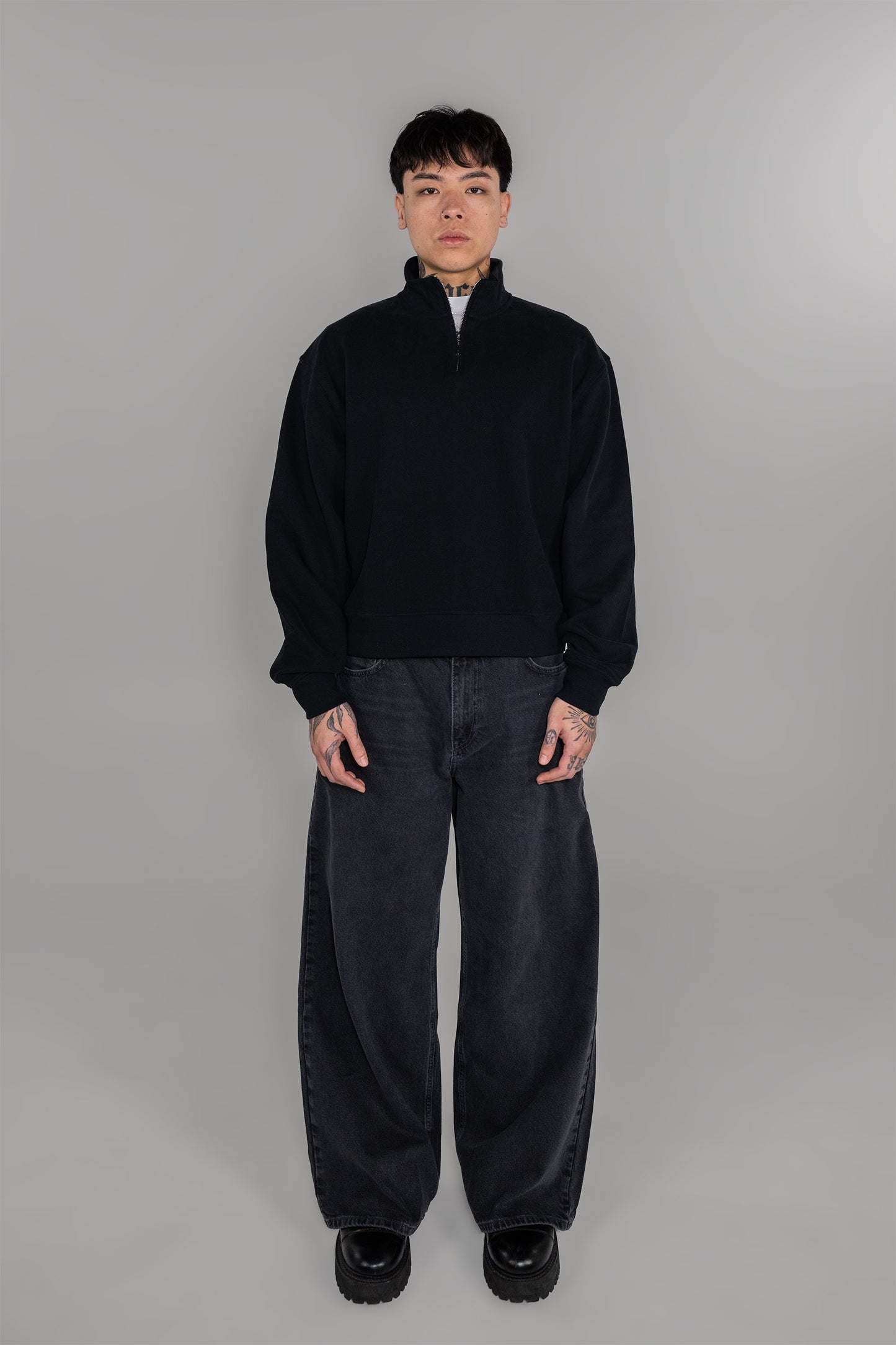 1/4 ZIP SWEATSHIRT
