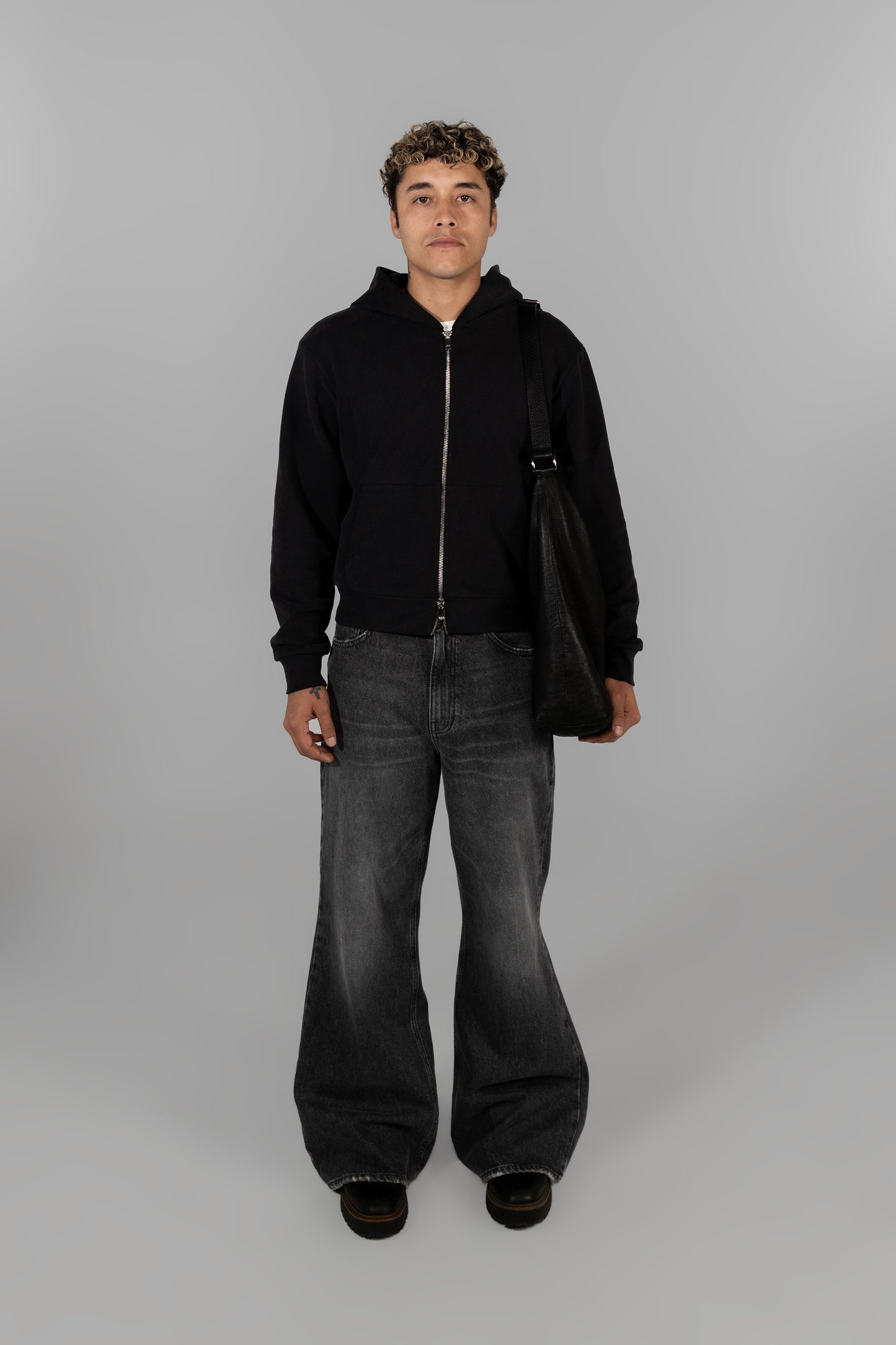 FITTED ZIP HOODIE - BLACK