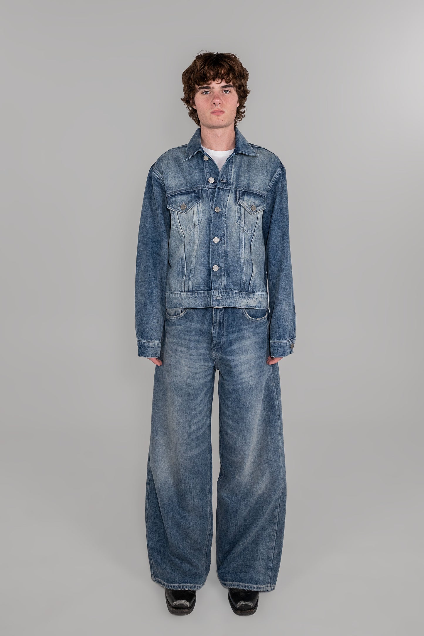 DENIM TRUCKER JACKET